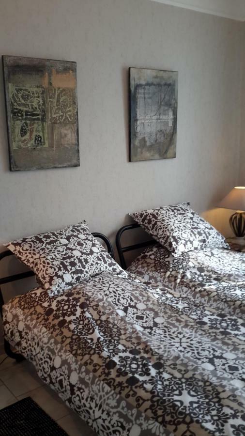 Appartement d artiste Hyères Extérieur photo